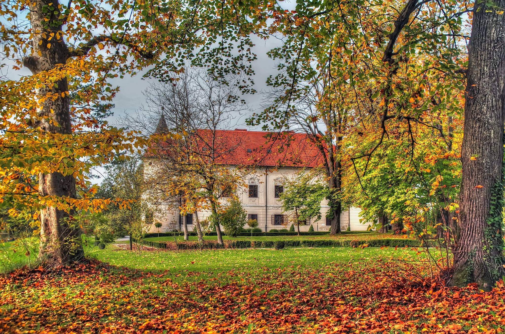 Castle Luznica Autumn 